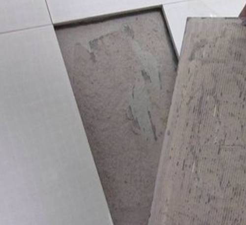 莒县瓷砖空鼓维修公司分享瓷砖铺贴时如果打浆（即涂抹在瓷砖背面和基层上的砂浆或瓷砖胶）过少，会带来以下问题